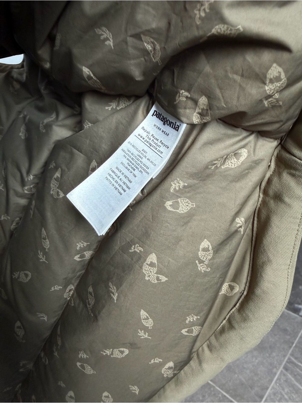 Patagonia hooded bivy down vest - Picture 8 of 9